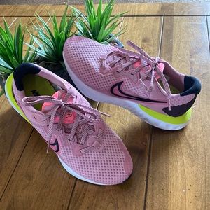 Nike Renew women size 9 NEW